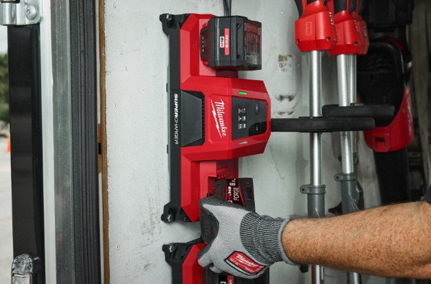 Milwaukee M18DBSC Dual Bay Super Charger