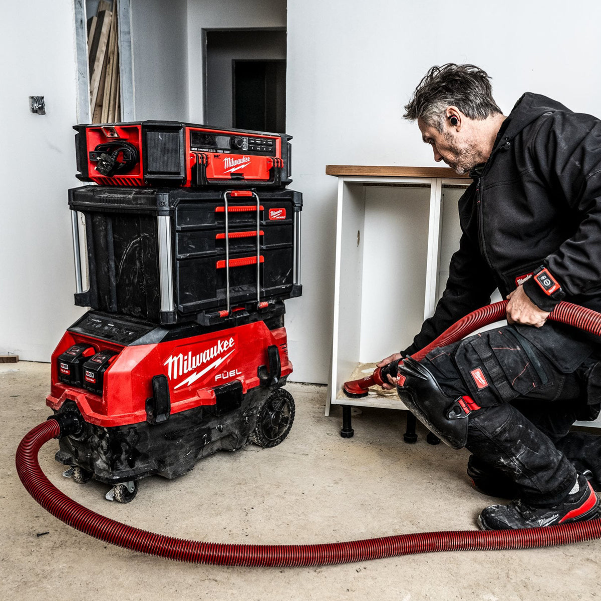 Milwaukee M18ONEF2VC34M-0 M18 FUEL 34L AC/DC Dual Battery M-Class Dust Extractor — Body Only