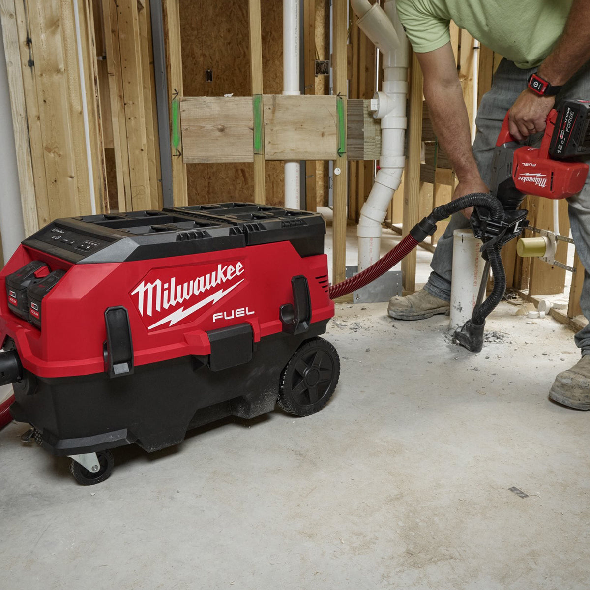 Milwaukee M18ONEF2VC34M-0 M18 FUEL 34L AC/DC Dual Battery M-Class Dust Extractor — Body Only