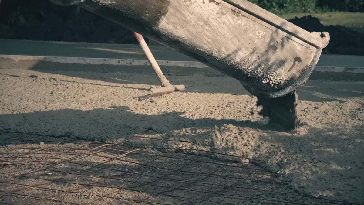 Load video: Milwaukee M18 FUEL™ Needle Concrete Vibrator - M18FCVN12-0
